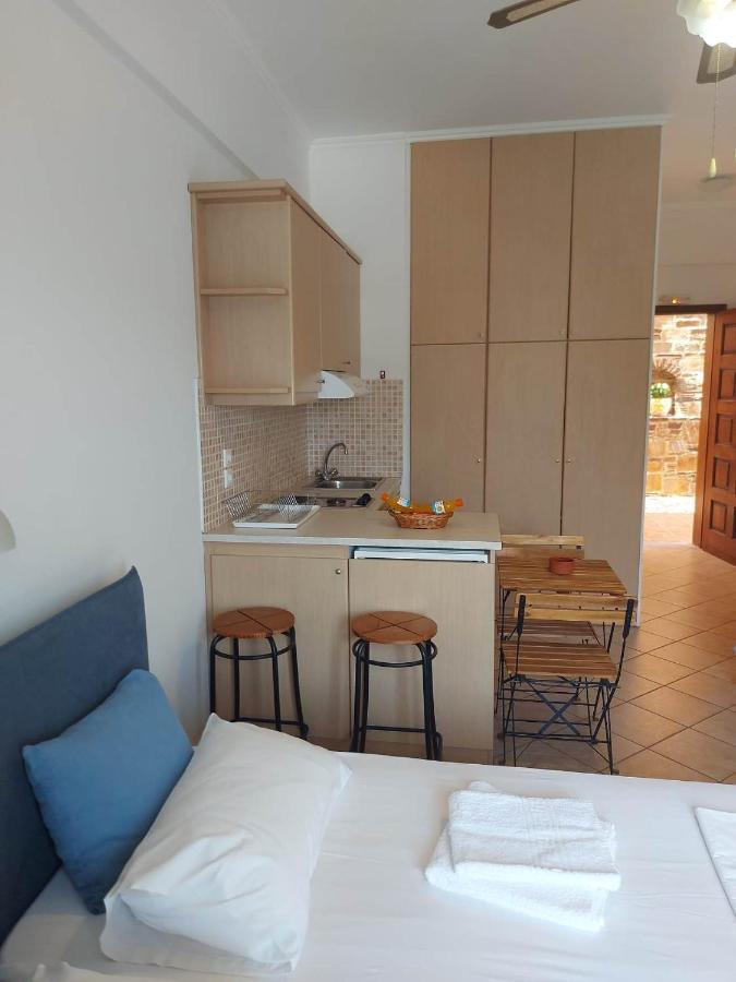Anarrousa Studios & Apartments Evdilos  Exteriör bild